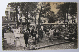 FRANCE - PARIS - La Place Du Tertre à Montmartre - 1959 - Plazas