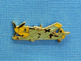 1 PIN'S /  ** AVION ALLEMAND / MESSERSCHMITT Bf 109 / 2ème GUERRE MONDIALE ** . (J.Y. Ségalen Collection) - Luftfahrt