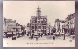 60 - COMPIEGNE - LA PLACE DE L'HÔTEL DE VILLE - ANIMÉE -  - Compiegne