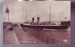 76 - DIEPPE - BATEAU LE ""PARIS"" DANS LA JETÉE - ANIMÉE -  - Dieppe