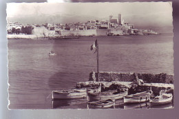 06 - ANTIBES - LES REMPARTS ET LE PORT -  - Antibes - Oude Stad