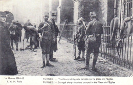  FURNES  - VEURNE - Guerre 1914 - Tirailleurs Senegalais Campés Sur La Place De L'église - Veurne