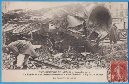 CPA SEINE-ET-MARNE (77) - CATASTROPHE DE MELUN 4 NOVEMBRE 1913 - LE RAPIDE DE MARSEILLE TAMPONNE LE TRAIN-POSTE - Melun