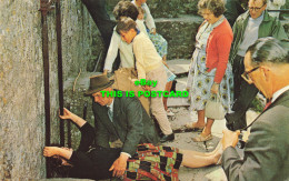 R581199 Kissing The Blarney Stone. Avon Sales. Plastichrome - Monde