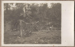 CARTE PHOTO MILITARIA - TB PLAN CAVALIER MILITAIRE Sautant Un Obstacle CAVALERIE Régiment ? - Regimientos