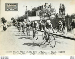 TOUR DE FRANCE 1952 RENAUD DELEDDA ET REMY  23ème ETAPE PHOTO DE PRESSE ARGENTIQUE FORMAT 20 X 15 CM - Sports