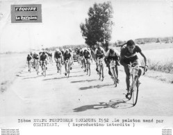 TOUR DE FRANCE 1952 GEMINIANI EMMENE LE PELOTON 16ème ETAPE PHOTO DE PRESSE ARGENTIQUE FORMAT 20 X 15 CM - Sports