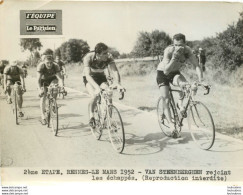 TOUR DE FRANCE 1952 VAN STEENBERGHEN REJOINT LES ECHAPPES 2ème ETAPE PHOTO DE PRESSE ARGENTIQUE FORMAT 20 X 15 CM - Sport