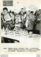 TOUR DE FRANCE 1952 GAUTHIER DOTTO LAUREDI DEPART DE ROUEN 4ème ETAPE PHOTO DE PRESSE ARGENTIQUE FORMAT 20 X 15 CM - Sport