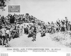 TOUR DE FRANCE 1952 LE GUILLY AU TELEGRAPHE 11ème ETAPE PHOTO DE PRESSE ARGENTIQUE FORMAT 20 X 15 CM - Sport