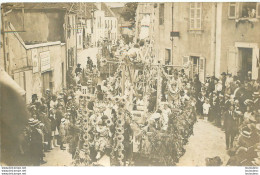 TROUPE D'ACROBATES DANS UNE RUE CARTE PHOTO - Andere & Zonder Classificatie