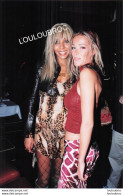 OPHELIE WINTER ET CATHY GUETTA LES BAINS FETE SES 20 ANS PHOTO DE PRESSE ANGELI 24 X 18 CM - Personalidades Famosas