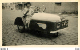 VOITURE D'ENFANTS AVEC 2 VOLANTS PHOTO ORIGINALE 11 X 6.50 CM R1 - Automobili