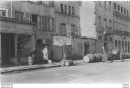 CARTE PHOTO COMMERCE VINS ...ALLON  ET A COTE LES SALONS DE LA COIFFURE - Da Identificare