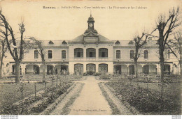 RARE  35 RENNES ASILE SAINT MEEN COUR INTERIEURE LA PHARMACIE ET LES CUISINES - Rennes