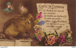 CARTE DE CHARBON LE FLAMBANT EST RESERVE AUX AMOUREUX LES BOULETS AUX BOCHES SAC DE CHARBON POILU ET FEMME - Patriotiques