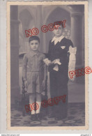 Au Plus Rapide Carte Photo Famille Arménienne Arménie Enfant Diaspora Religion Communion - Armenië