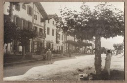 CARTE PHOTO 64 PYRENEES ATLANTIQUES - VILLAGE ? - CENTRE RUE ANIMATION Devanture Restaurant Café PAYS BASQUE - Sonstige & Ohne Zuordnung