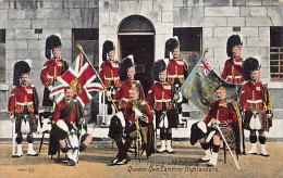 British Army - Queen's Own Cameron Highlanders - Group With Colours ()  - Autres & Non Classés