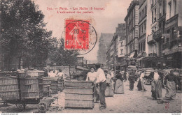 PARIS  LES  HALLES L'ENLEVEMENT DES PANIERS - Arrondissement: 01