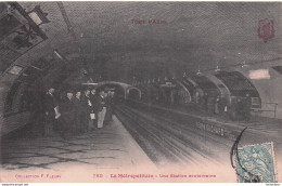 PARIS SERIE TOUT PARIS  LE METROPOLITAIN UNE STATION SOUTERRAINE - Metro, Stations