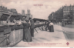 PARIS TOUT PARIS BOUQUINISTES QUAI DES GRANDS AUGUSTINS A LA RECHERCHE D'UN ROMAN SENSATIONNEL - District 06