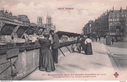 PARIS TOUT PARIS BOUQUINISTES QUAI DES GRANDS AUGUSTINS A LA RECHERCHE D'UN ROMAN SENSATIONNEL - Arrondissement: 06