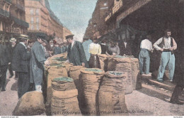 PARIS LES HALLES  LES HARICOTS LE MATIN DE 6H A 8 HEURES - Paris (01)