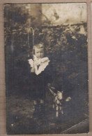 CARTE PHOTO ENFANCE - JEU JOUET - TB PLAN  Petite Fille Avec CHEVAL à BASCULE Ou Sur ROULETTE - Jeux Et Jouets