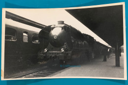 Photo Locomotive SNCF 230 K 251 Carénée Train Michelin 1949 Gare Paris Est Chemin Fer Loco Motrice Vapeur 75 France 230K - Trains