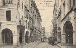 17 , Cpa  LA ROCHELLE , 236 , Rue Du Palais (14700.V24) - La Rochelle