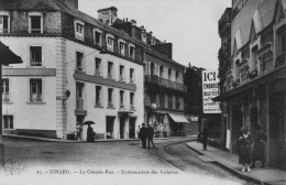 DINARD - Grande Rue - Embarcadère Des Vedettes - Animé - Dinard