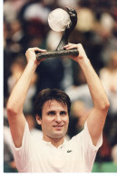 Lot De 3 Photos TENNIS  FABRICE SANTORO  Gagne Son Premier Grand Tournoi  LE PRIX DE LYON 1987 SIPA PRESS - Sports