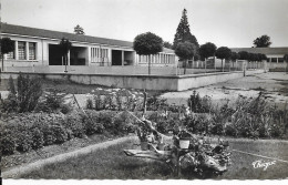 [79] Deux-Sèvres > Sauze Vaussais Le Groupe Scolaire - Sauze Vaussais