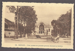 Saïgon, Une Course En Pousse Pousse Devant Le Théâtre. Cachet Convoyeur Maritime Rond 1928, Yokohama à Marseille (13702) - Viêt-Nam