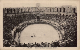 13 , Cpa  ARLES , 2 , Course De Taureaux Aux Arènes   (14712.V24) - Arles