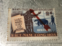 VIET NAM SOUTH STAMPS (ERROR Printed Deviate 1971-2 DONG )1 STAMPS Rare - Vietnam