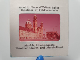 Photo Diapo Diapositive Slide MUNICH MUNCHEN Place D'Odeon Eglise Theatiner Feldherrnhalle En 1965 VOIR ZOOM - Diapositivas