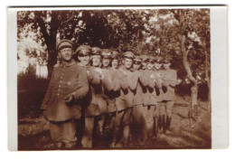 Fotografie Soldaten Und Uffz. In Feldgrau Uniform Mit Der Reihe Nach Aufgestellt, Orden Eisernes Kreuz  - Krieg, Militär