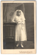 Photo W. Zschetzschingck, Schiltigheim, Hauptgasse 34, Junges Fille Im Kleid Avec Schleier Zur Konfirmation  - Personas Anónimos