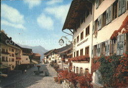 11862084 Gruyeres FR Dorfstrasse Mit Brunnen Gruyeres - Sonstige & Ohne Zuordnung