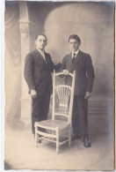 Photo De Cabinet Deux Jeunes Hommes  Réf 30079 - Anonyme Personen