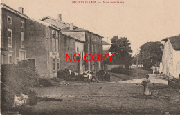 54 MORIVILLER. Vue Intérieure Paysanne Et Ses Poules (carte Rare)... - Montfort L'Amaury