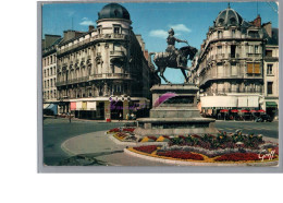 ORLEANS 45 - La Place Du Martroi La Statue Equestre De Jeanne D'Arc 1975 - Orleans