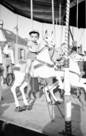 Ref 1 - 1 Négatif Seul Sans La Phots  : Enfant A Cheval Sur Un Manège , Jolie Photo . - Europa