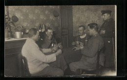 Foto-AK Soldaten Beim Kartenspiel  - Carte Da Gioco