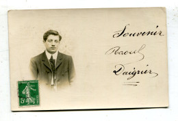 Carte Photo D'un Jeune Garcon élégant Posant Pour La Photo Vers 1910 - Personnes Anonymes
