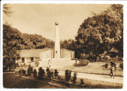 CPSM Dentelée 10.5 X 15 Guinée CONAKRY Le Monument Aux Morts - Guinée