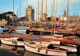 17  LA ROCHELLE  Le Bassin Des Yachts Et Les Trois Tours  16 (scan Recto Verso)MF2769UND - La Rochelle