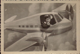 Surrealisme, Photo Montage, Avion R35, Jeune Garçon - Andere & Zonder Classificatie